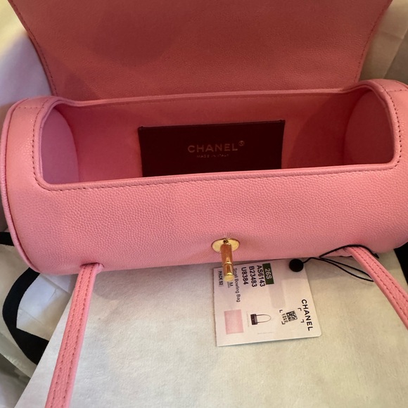 Chanel Classic Pink Shoulder Bag - Picture 3 of 6